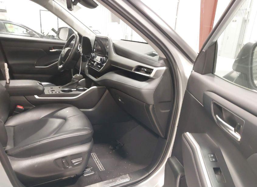 Photo 5 of 2023 Toyota Highlander XLE (VIN 5TDKDRAH0PS004854)