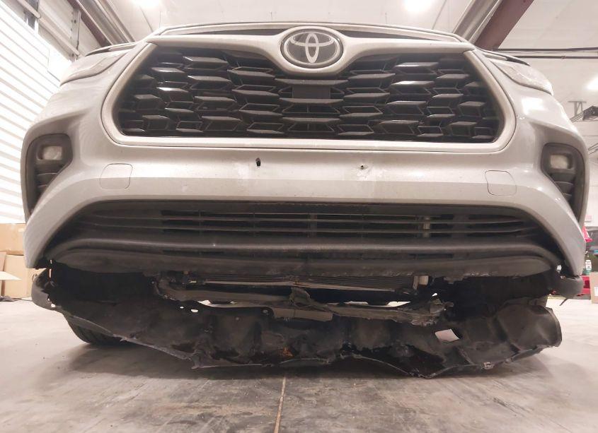 Photo 6 of 2023 Toyota Highlander XLE (VIN 5TDKDRAH0PS004854)