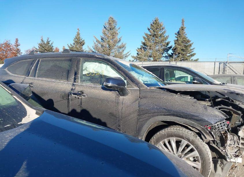 Photo 14 of 2023 Toyota Highlander PLATINUM (VIN 5TDKDRAH0PS045971)