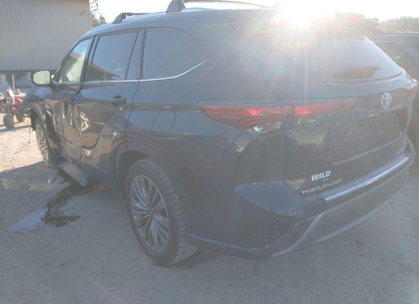 Photo 3 of 2023 Toyota Highlander PLATINUM (VIN 5TDKDRAH0PS045971)