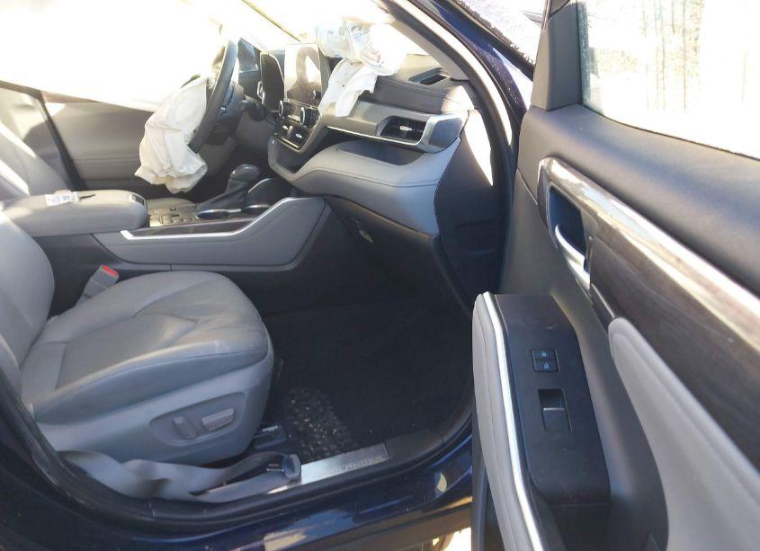 Photo 5 of 2023 Toyota Highlander PLATINUM (VIN 5TDKDRAH0PS045971)