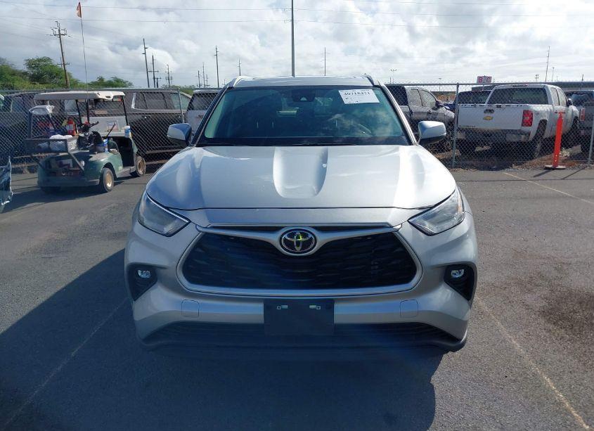 Photo 13 of 2023 Toyota Highlander XLE (VIN 5TDKDRAH0PS505436)