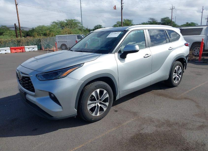Photo 2 of 2023 Toyota Highlander XLE (VIN 5TDKDRAH0PS505436)