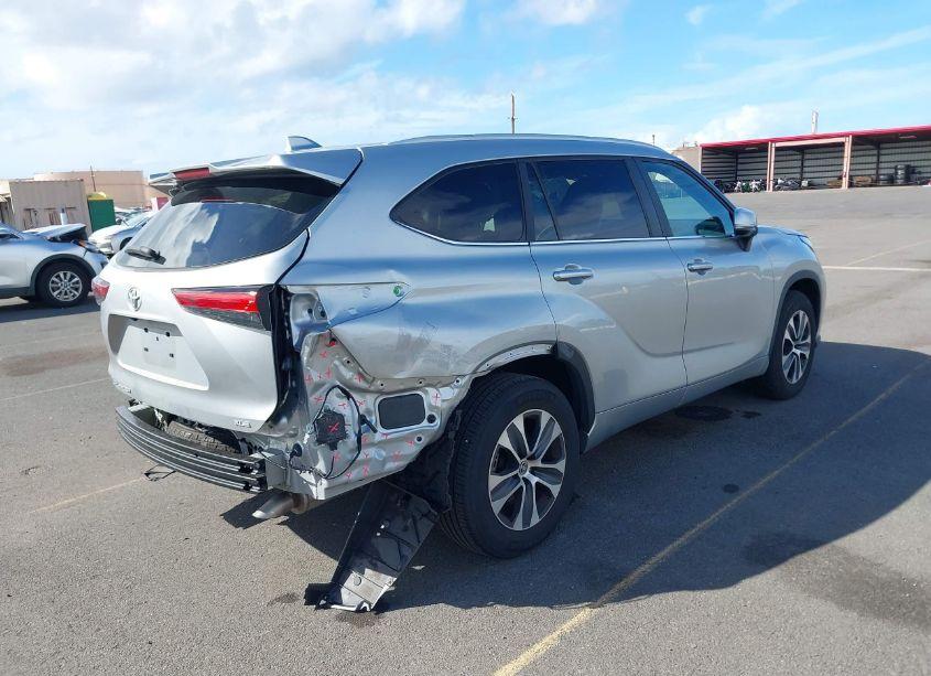 Photo 4 of 2023 Toyota Highlander XLE (VIN 5TDKDRAH0PS505436)