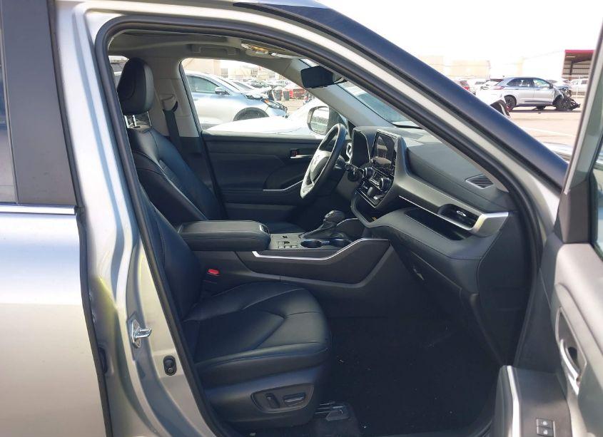 Photo 5 of 2023 Toyota Highlander XLE (VIN 5TDKDRAH0PS505436)