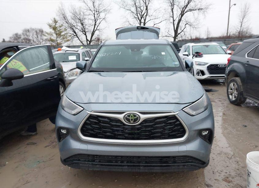 Photo 11 of 2023 Toyota Highlander LE (VIN 5TDKDRAH0PS510474)