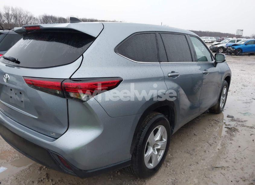 Photo 4 of 2023 Toyota Highlander LE (VIN 5TDKDRAH0PS510474)