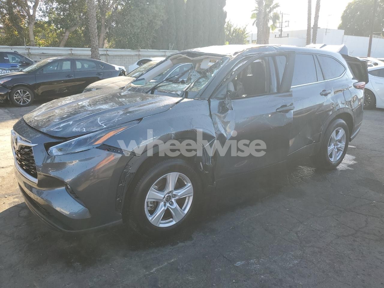 2025 TOYOTA HIGHLANDER LE (VIN 5TDKDRAH0SS551924) main photo