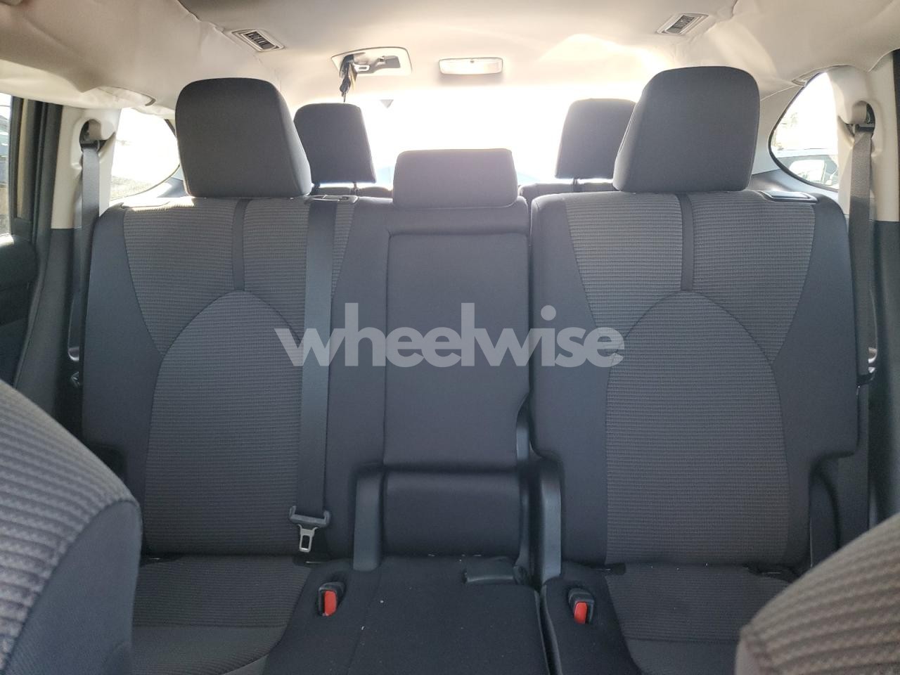 Photo 10 of 2025 TOYOTA HIGHLANDER LE (VIN 5TDKDRAH0SS551924)