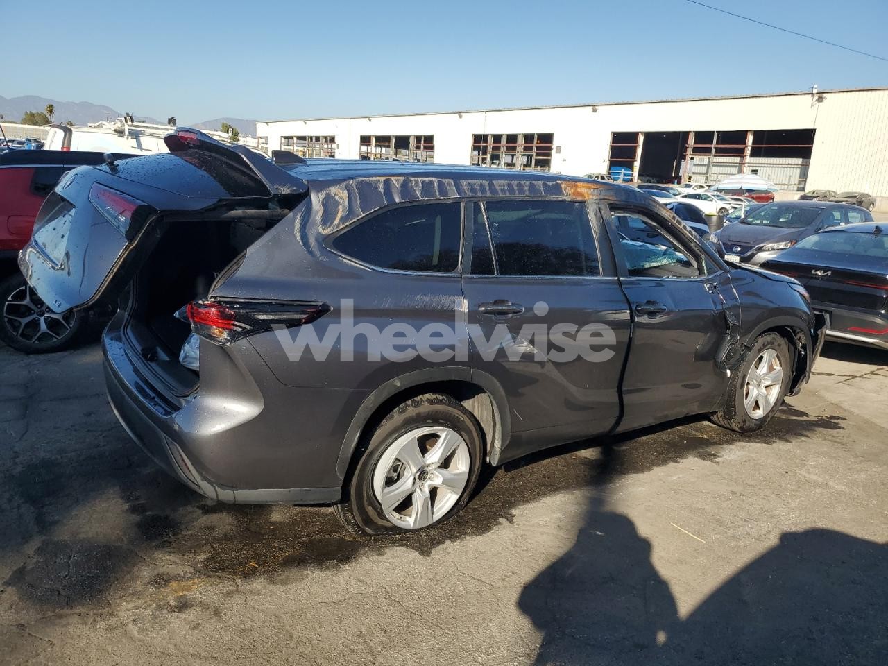 Photo 3 of 2025 TOYOTA HIGHLANDER LE (VIN 5TDKDRAH0SS551924)