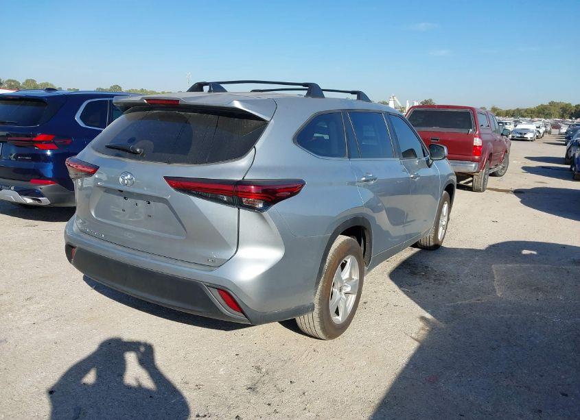 Photo 4 of 2023 Toyota Highlander LE (VIN 5TDKDRAH1PS502822)