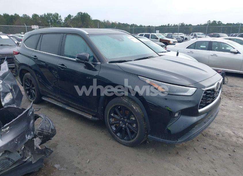 2023 Toyota Highlander XLE (VIN 5TDKDRAH1PS511083) main photo
