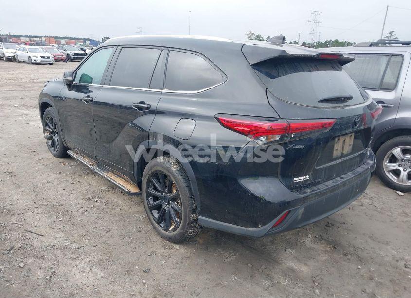 Photo 3 of 2023 Toyota Highlander XLE (VIN 5TDKDRAH1PS511083)