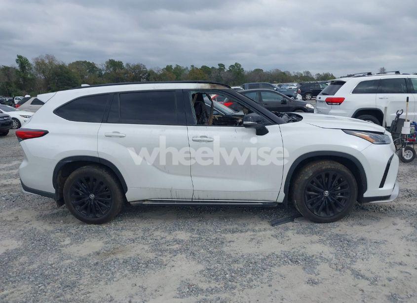 Photo 12 of 2023 Toyota Highlander XSE (VIN 5TDKDRAH1PS518230)