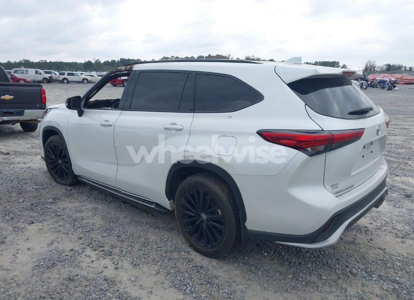 Photo 3 of 2023 Toyota Highlander XSE (VIN 5TDKDRAH1PS518230)