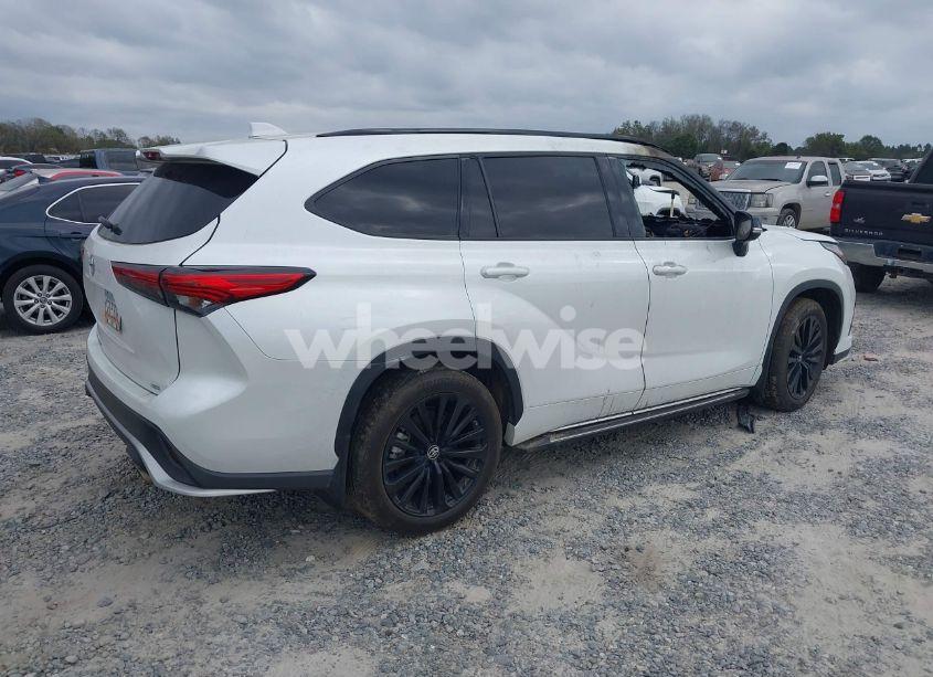 Photo 4 of 2023 Toyota Highlander XSE (VIN 5TDKDRAH1PS518230)