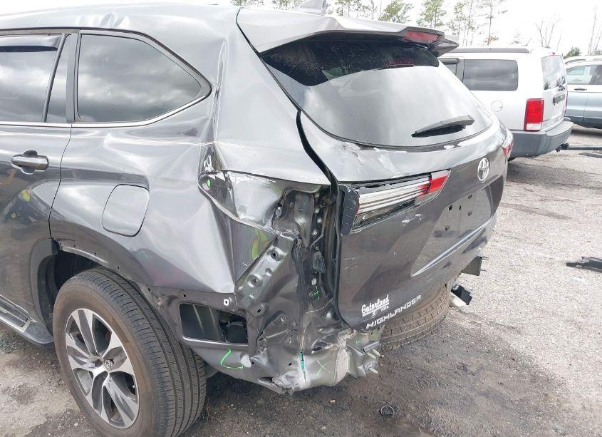 Photo 6 of 2023 Toyota Highlander XLE (VIN 5TDKDRAH2PS003754)