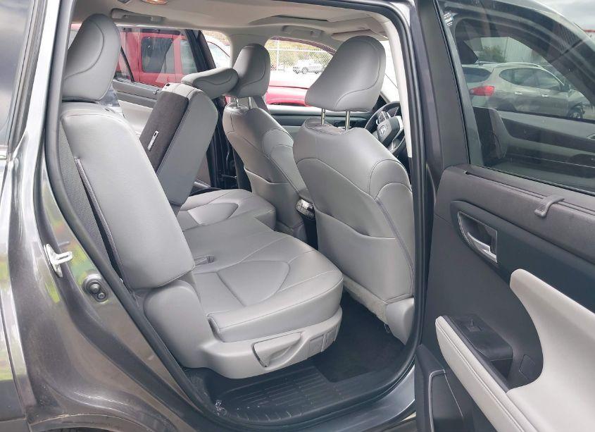 Photo 8 of 2023 Toyota Highlander XLE (VIN 5TDKDRAH2PS003754)