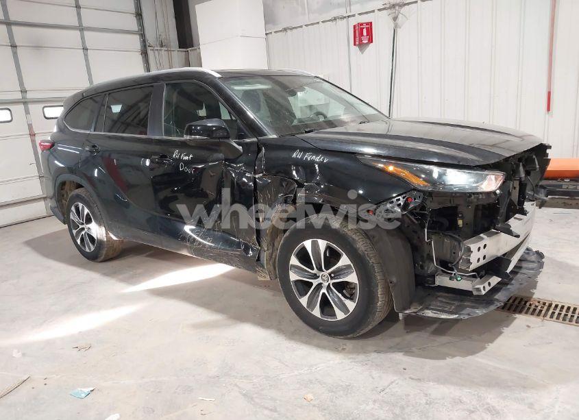 2023 Toyota Highlander XLE (VIN 5TDKDRAH2PS013944) main photo