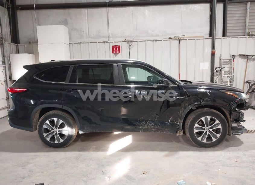 Photo 14 of 2023 Toyota Highlander XLE (VIN 5TDKDRAH2PS013944)