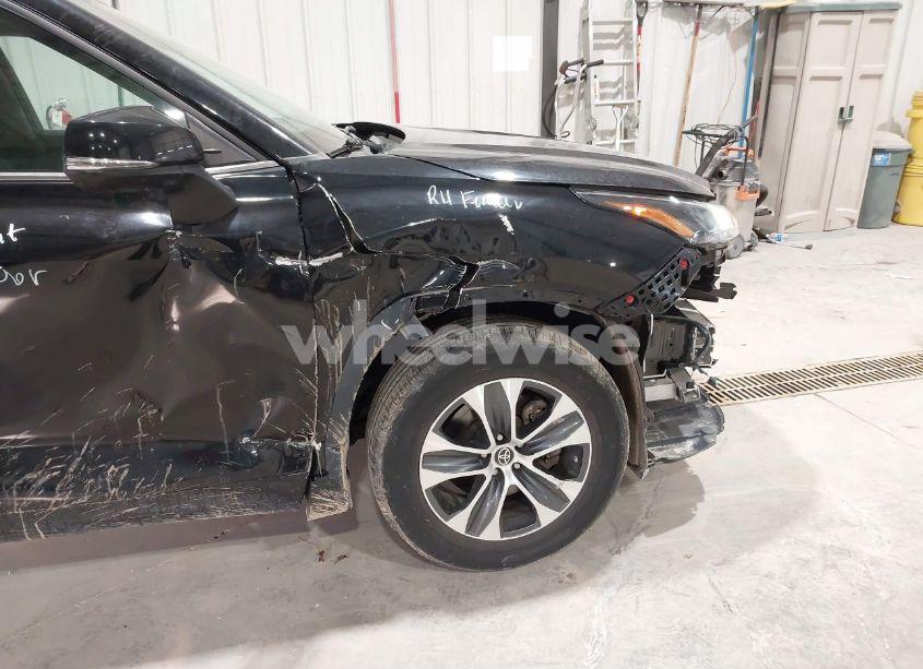 Photo 18 of 2023 Toyota Highlander XLE (VIN 5TDKDRAH2PS013944)