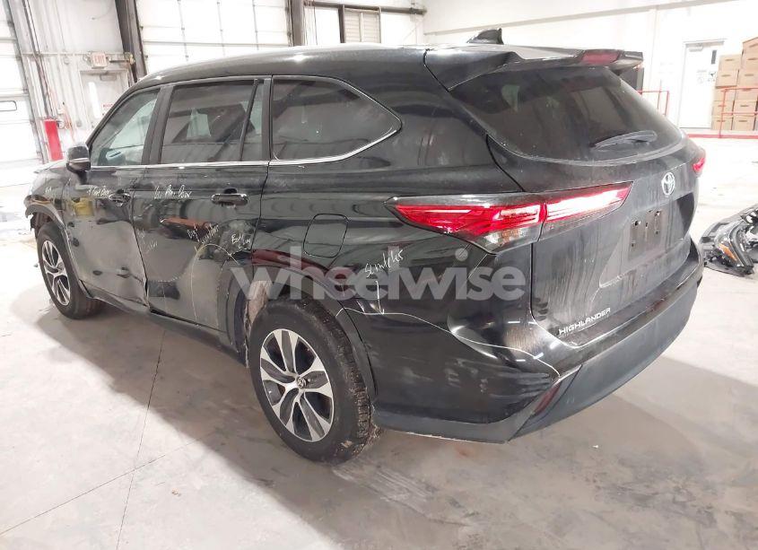 Photo 3 of 2023 Toyota Highlander XLE (VIN 5TDKDRAH2PS013944)