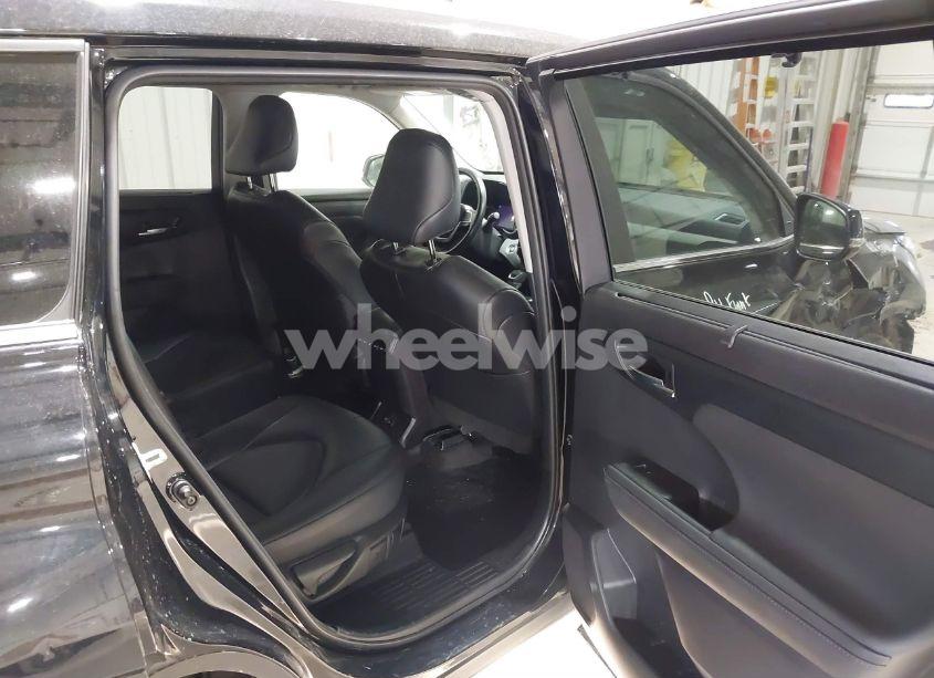 Photo 8 of 2023 Toyota Highlander XLE (VIN 5TDKDRAH2PS013944)