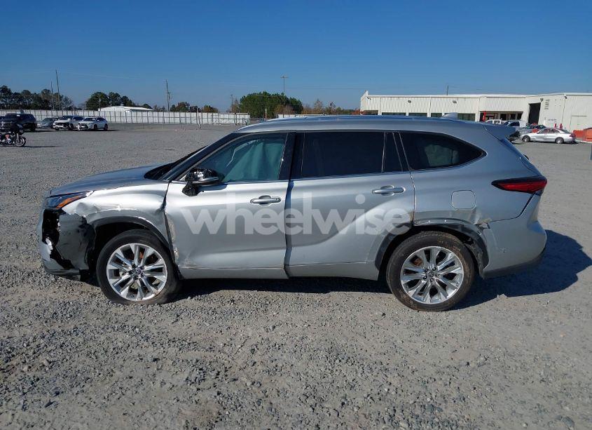 Photo 14 of 2023 Toyota Highlander LIMITED (VIN 5TDKDRAH2PS028346)