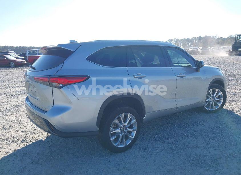 Photo 4 of 2023 Toyota Highlander LIMITED (VIN 5TDKDRAH2PS028346)
