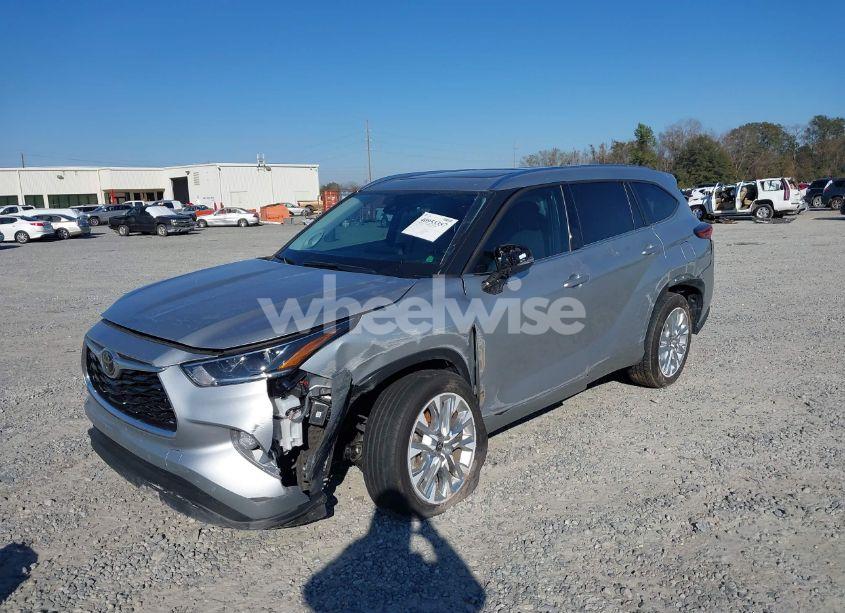 Photo 6 of 2023 Toyota Highlander LIMITED (VIN 5TDKDRAH2PS028346)
