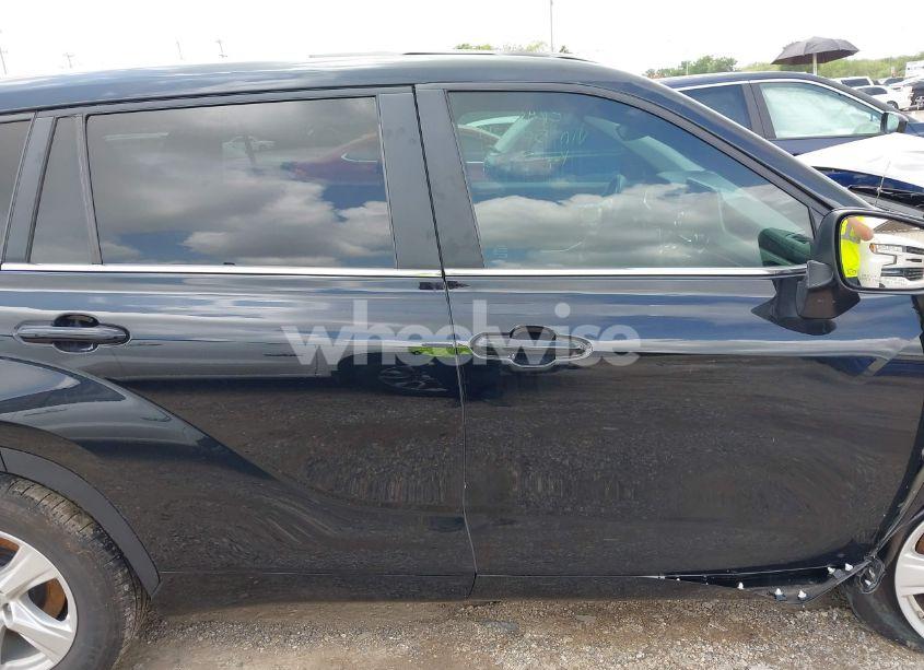 Photo 14 of 2023 Toyota Highlander LE (VIN 5TDKDRAH2PS509679)