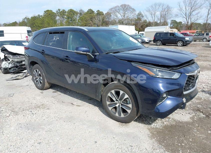 2024 Toyota Highlander XLE (VIN 5TDKDRAH2RS541311) main photo