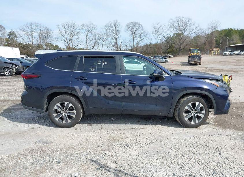 Photo 13 of 2024 Toyota Highlander XLE (VIN 5TDKDRAH2RS541311)
