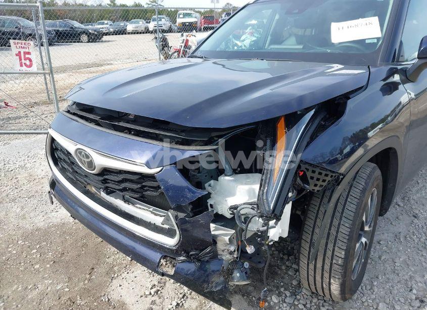 Photo 6 of 2024 Toyota Highlander XLE (VIN 5TDKDRAH2RS541311)