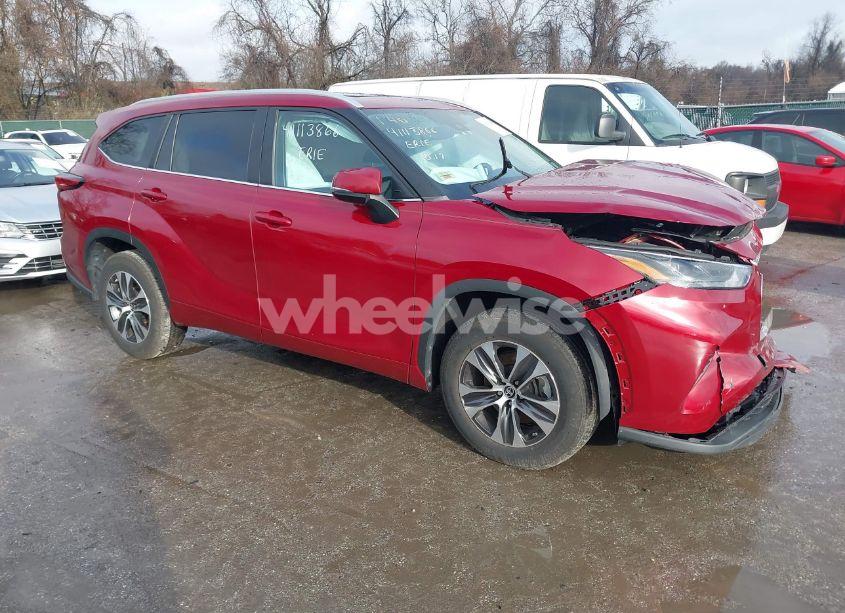 2023 Toyota Highlander XLE (VIN 5TDKDRAH3PS034088) main photo