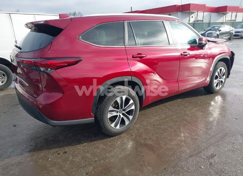 Photo 4 of 2023 Toyota Highlander XLE (VIN 5TDKDRAH3PS034088)