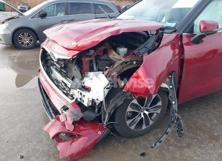 Photo 6 of 2023 Toyota Highlander XLE (VIN 5TDKDRAH3PS034088)