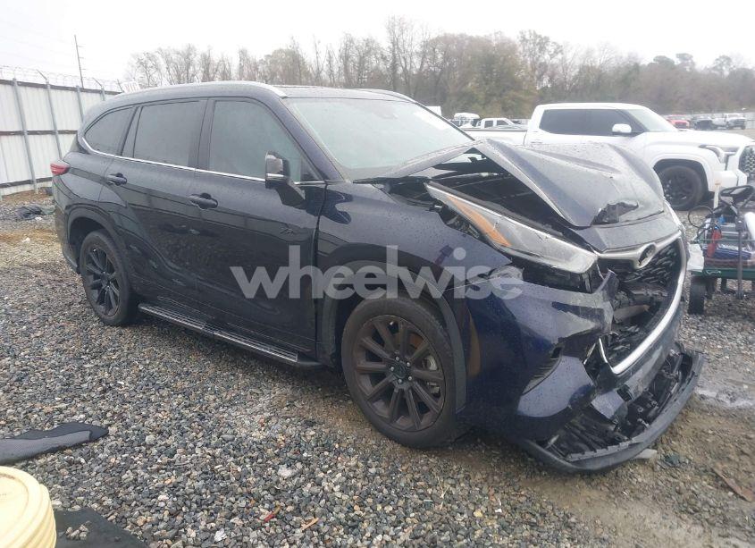 2023 Toyota Highlander XLE (VIN 5TDKDRAH3PS043096) main photo