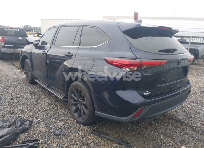 Photo 3 of 2023 Toyota Highlander XLE (VIN 5TDKDRAH3PS043096)