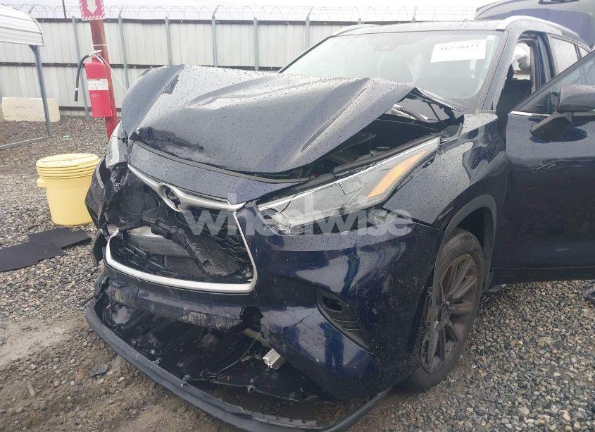 Photo 6 of 2023 Toyota Highlander XLE (VIN 5TDKDRAH3PS043096)