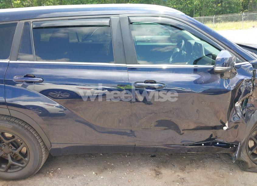 Photo 13 of 2023 Toyota Highlander XLE (VIN 5TDKDRAH3PS044250)