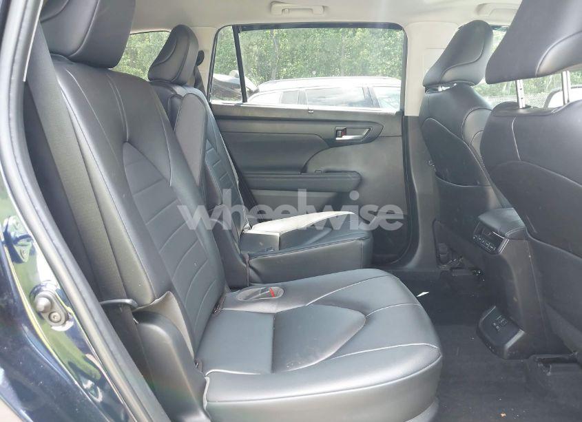 Photo 8 of 2023 Toyota Highlander XLE (VIN 5TDKDRAH3PS044250)