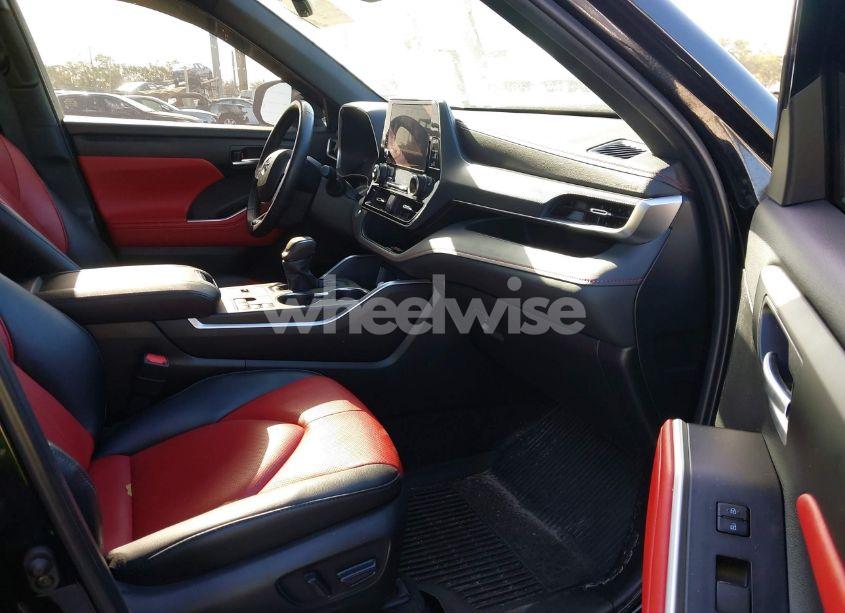 Photo 5 of 2023 Toyota Highlander XSE (VIN 5TDKDRAH3PS520691)