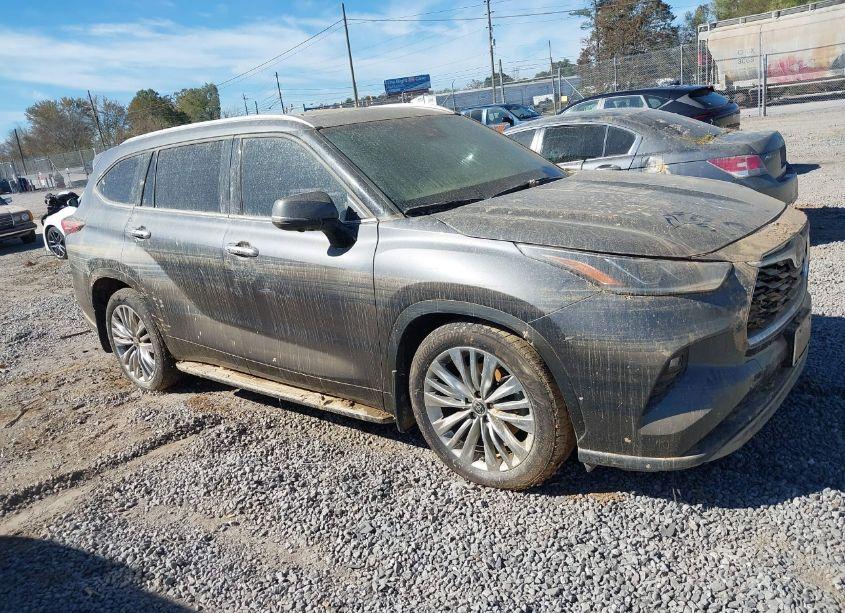 2023 Toyota Highlander PLATINUM (VIN 5TDKDRAH3PS524966) main photo