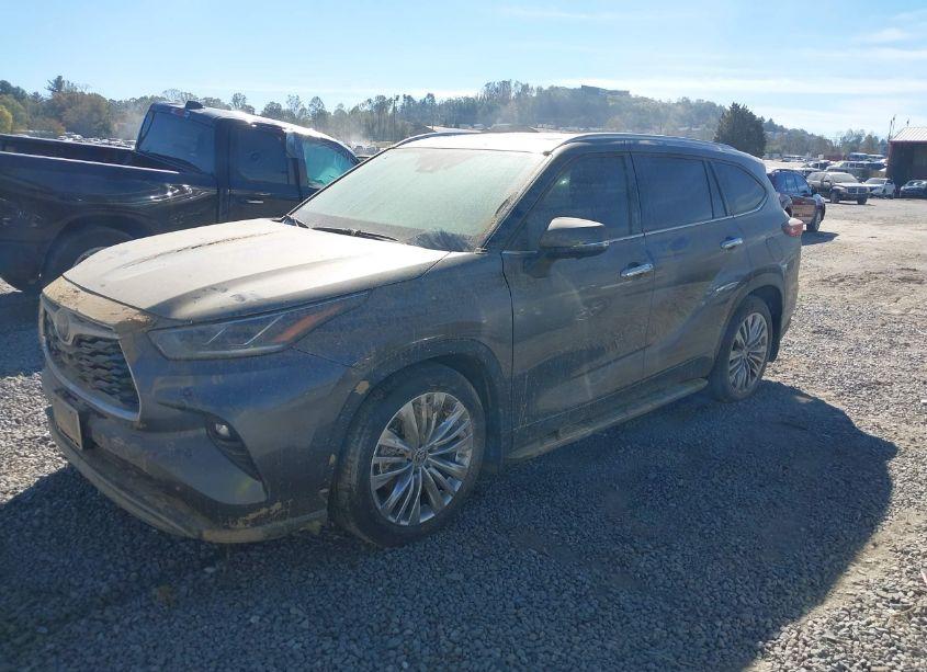 Photo 2 of 2023 Toyota Highlander PLATINUM (VIN 5TDKDRAH3PS524966)