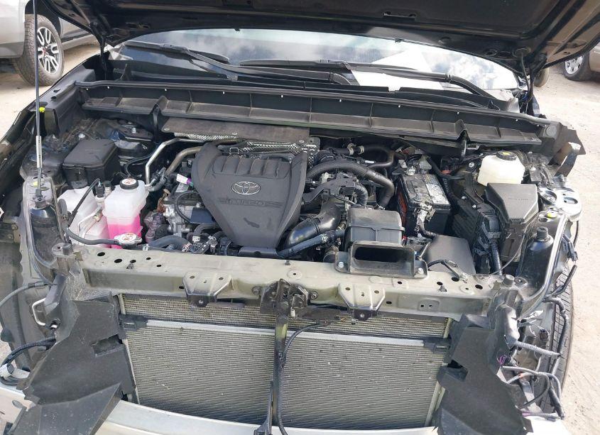 Photo 10 of 2024 Toyota Highlander XLE (VIN 5TDKDRAH3RS532987)