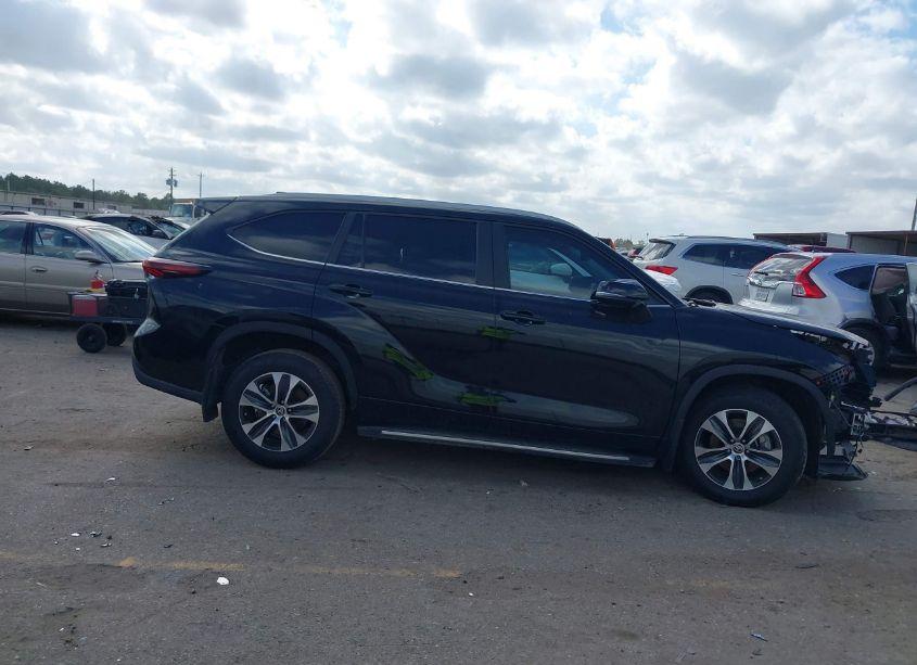 Photo 13 of 2024 Toyota Highlander XLE (VIN 5TDKDRAH3RS532987)