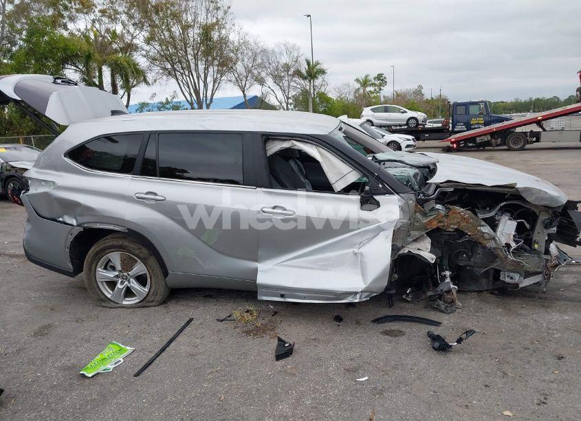 Photo 13 of 2024 Toyota Highlander LE (VIN 5TDKDRAH3RS533041)