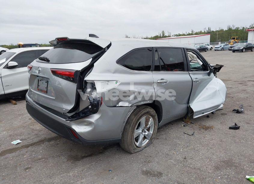 Photo 4 of 2024 Toyota Highlander LE (VIN 5TDKDRAH3RS533041)