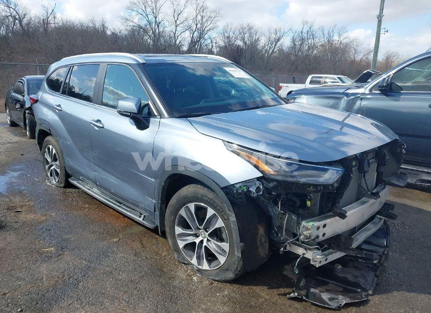 2023 Toyota Highlander XLE (VIN 5TDKDRAH4PS028204) main photo